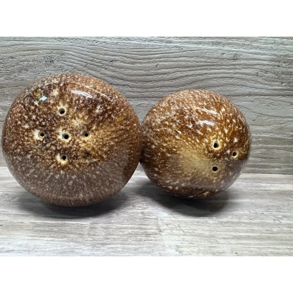 Vintage Hull Pottery Brown Drip Glaze Mushroom Salt & Pepper Shaker Set USA